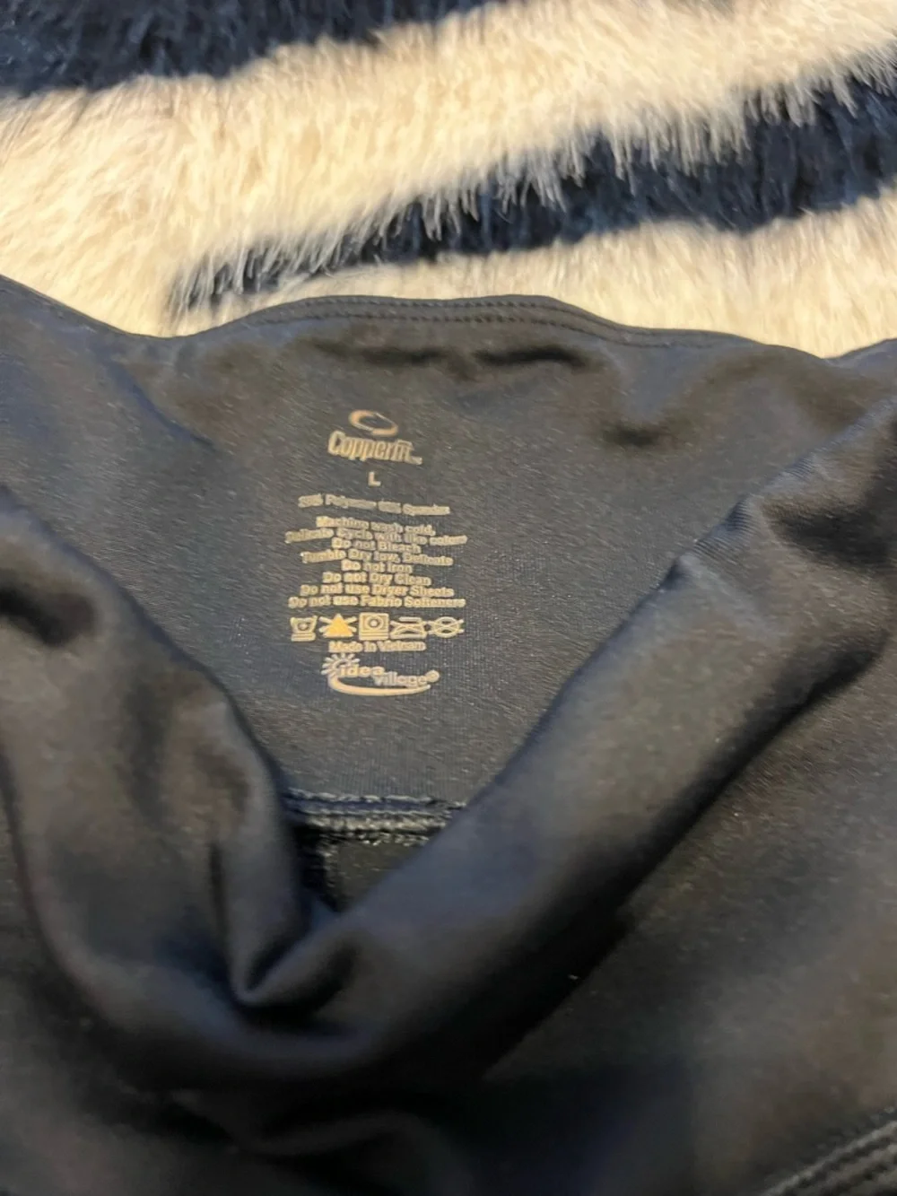 Black High-Rise Performance Leggings - Copper Fit - Picture 3 of 4